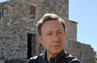 Stéphane Bern joue les agents secrets dans "Opération patrimoine"