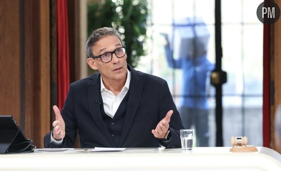 Julien Courbet sur le plateau d'"On n'est pas d'accord" sur M6