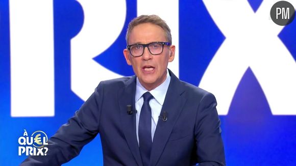 Julien Courbet à l'animation du magazine "À quel prix ?" sur M6.