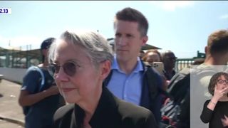 Critiquée pour avoir tourné le dos à des professeurs à Mayotte dans une scène captée par BFMTV, Elisabeth Borne dénonce une "séquence tronquée"