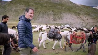 "J'avais sous-estimé ce que cela pouvait faire sur la durée" : Raphaël de Casabianca détaille les raisons qui l'ont poussé à quitter "Rendez-vous en terre inconnue"