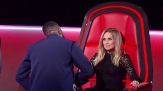 "Elle garde le sourire mais à l'intérieur ça bout" : Lara Fabian excédée par le bloc de Tayc dans "The Voice"