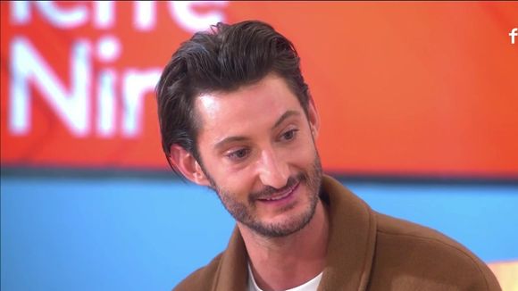 "Ça va me faire pleurer" : Pierre Niney chamboulé par les mots d'une jeune fan invitée par l'équipe de "C à vous"
