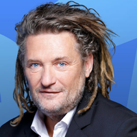 "C'est le coeur gros que je vous annonce mon départ" : Olivier Delacroix quitte Europe 1 et "La Libre antenne" après 6 saisons