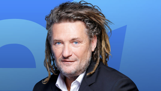"C'est le coeur gros que je vous annonce mon départ" : Olivier Delacroix quitte Europe 1 et "La Libre antenne" après 6 saisons