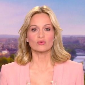 Audrey Crespo-Mara aux commandes du "20 heures" de TF1.