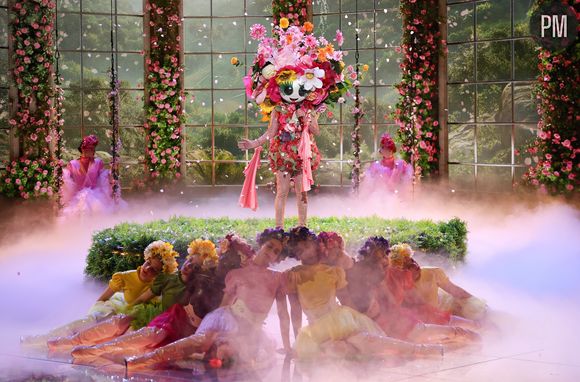 Le Bouquet sur la scène de "Mask Singer" 2026.