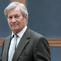 Reprise de Fayard par Vincent Bolloré : Plusieurs auteurs demandent à récupérer les droits de leurs œuvres et l'ouverture d'une clause de conscience