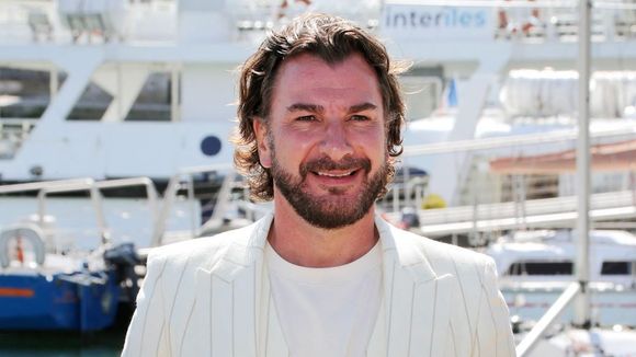 "Je n’ai pas accroché du tout" : Quand la mère de Michaël Youn dézingue "Flashback", la nouvelle série de son fils sur TF1
