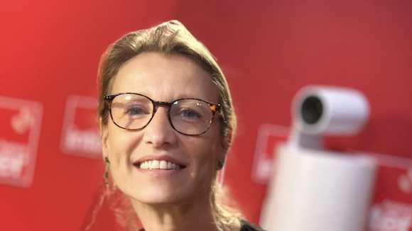 "100€ les bonnes années" : Alexandra Lamy révèle avoir été "complètement arnaquée" pour "Un gars, une fille"