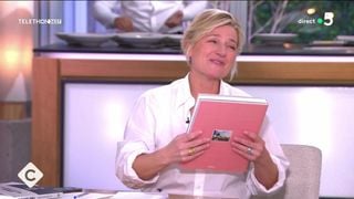 "J'ai tout foiré ?" : Anne-Elisabeth Lemoine confuse face à Audrey Tautou après avoir commis une boulette dans "C à vous"