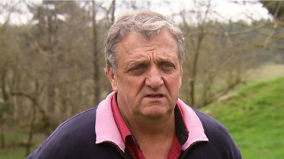 "Je vais me foutre dehors toute seule" :  En larmes, une prétendante de Laurent ("L'amour est dans le pré 2025") abandonne et quitte la ferme