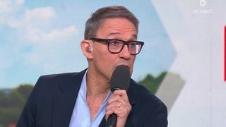 "Atteinte au droit au respect de la vie privée" : L’Arcom met en garde M6 et RTL après une séquence dans l'émission de Julien Courbet "Ça peut vous arriver"
