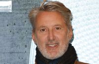 Cyril Lignac et Laury Thilleman en larmes dans "Rendez-vous en terre inconnue" sur France 2