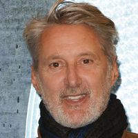 "Je déteste cette émission" : Antoine de Caunes se paye "Rendez-vous en terre inconnue" sur France 2