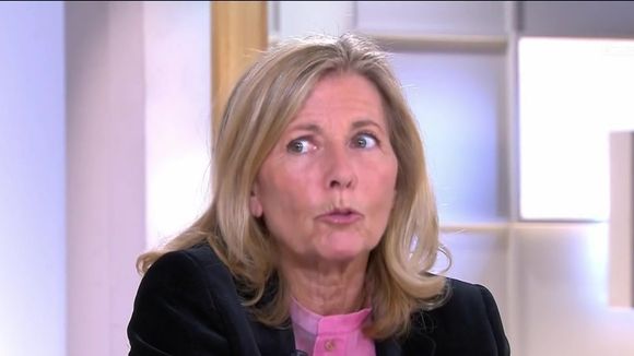"Il faut s'en aller vite" : Claire Chazal réagit dans "C à vous" au départ d'Anne-Sophie Lapix du "20 Heures" de France 2