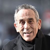 "Il a cassé les codes et rendu nos samedis soirs vivants" : Léa Salamé, Arthur, Karine Le Marchand, Cyril Hanouna... Le monde de la télévision rend hommage à Thierry Ardisson