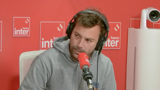"Va-t-il rejoindre Marie s'infiltre sur les routes ?" : Bertrand Chameroy tourne en dérision les audiences en berne de France Inter et revient sur la pique d'Adèle Van Reeth à son encontre