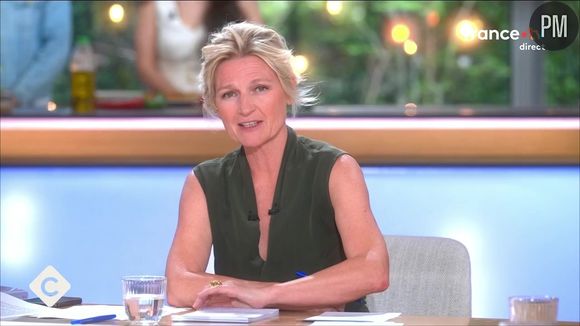 Anne-Elisabeth Lemoine aux commandes de "C à vous".
