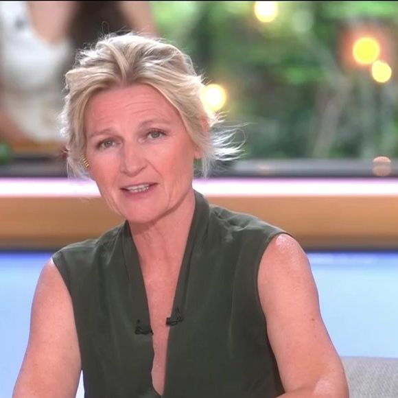Anne-Elisabeth Lemoine aux commandes de "C à vous".