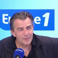 "Il faut s'ouvrir un peu l'esprit" : Yannick Alléno s'érige contre certains de ses collègues et défend le partenariat entre "Top Chef" et le Guide Michelin