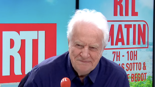 Après l'échec de Faustine Bollaert à 20h, RTL fait appel à André Dussollier pour relancer la case