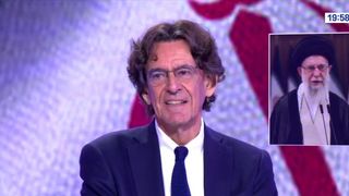 "Il est temps de s'arrêter" : Luc Ferry et Daniel Cohn-Bendit quittent l'émission de Darius Rochebin sur LCI