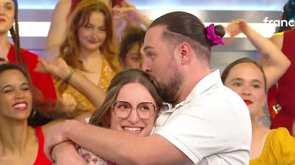 En larmes, Jonathan le nouveau grand maestro de "N’oubliez pas les paroles" intègre les masters sur France 2