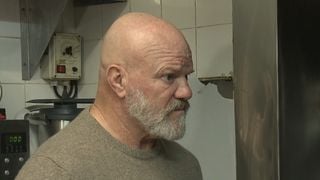 "Je ne fais jamais ça mais franchement là..." : Philippe Etchebest bouleverse ses habitudes dans "Cauchemar en cuisine" face au manque d'hygiène d'un restaurant à Roquebrune-sur-Argens