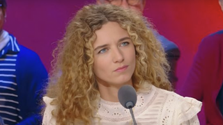 "Inutile de jouer les martyrs de la liberté d'expression" : En pleine crise interne, l'avocate Julia Courvoisier annonce arrêter sa chronique chez "Marianne", la directrice de la rédaction Ève Szeftel répond