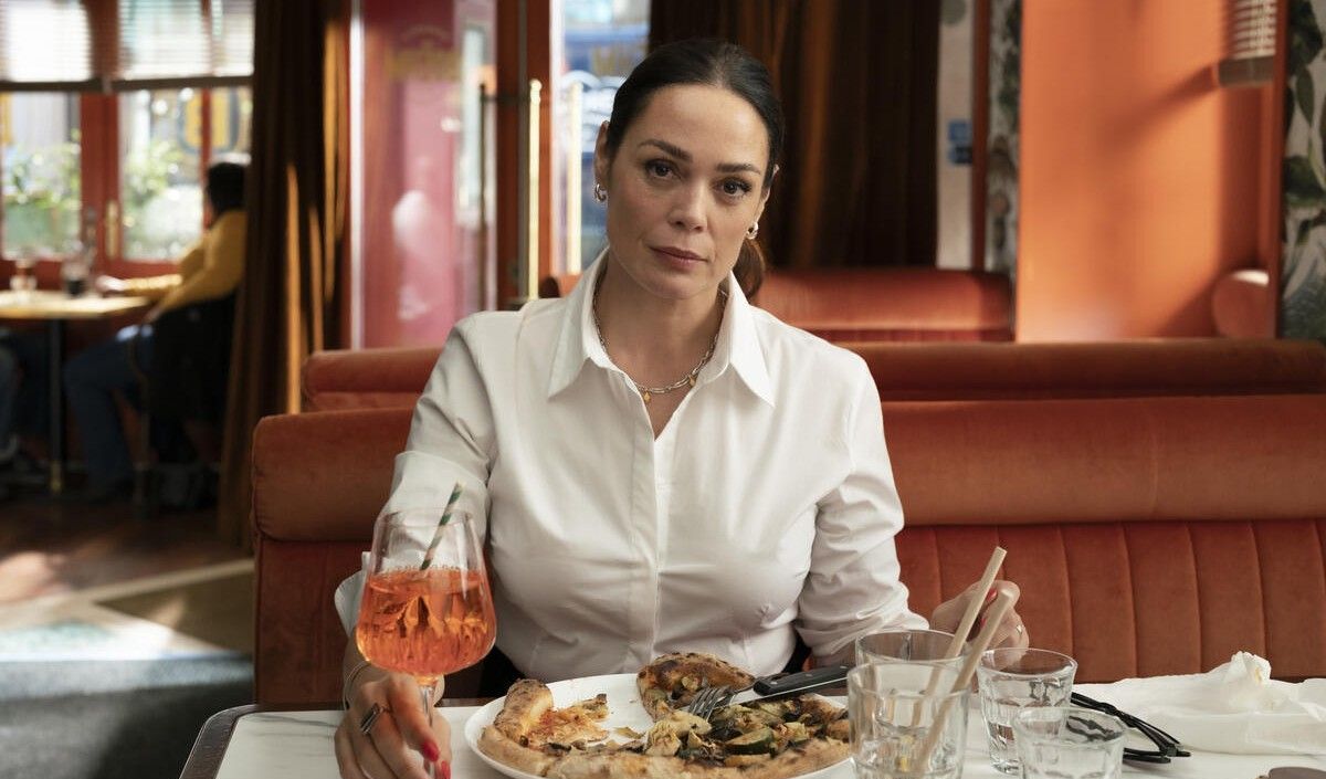 "Soeurs" : Comment Lola Dewaere a réussi à incarner deux sœurs jumelles dans la nouvelle série de France 2
