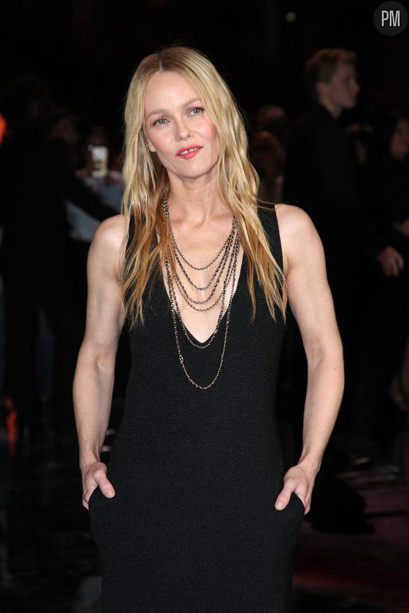 Vanessa Paradis - Célébrités au Défilé Chanel, Collections Prêt-à-porter Printemps / Eté 2026, dans le cadre de la Fashion Week de Paris. Au Grand Palais à Paris, France, le 06 Octobre 2025. 

© Bertrand Rindoff / Bestimage