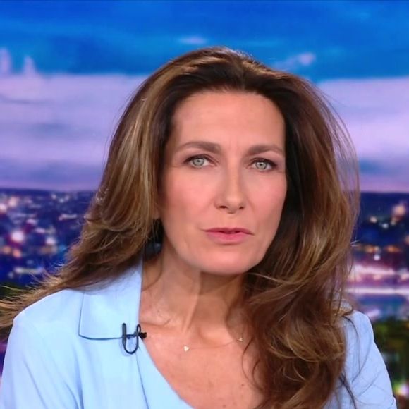 Anne-Claire Coudray aux commandes du "20 Heures" de TF1.