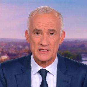 Gilles Bouleau aux commandes du "20 Heures" de TF1.