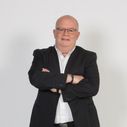 "Je commençais à avoir des difficultés" : Jean Rességuié, "la voix du foot", quitte RMC après 37 ans de services
