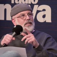 Radio Nova prend ses distances avec un sketch sur Vincent Bolloré et Bernard Arnault