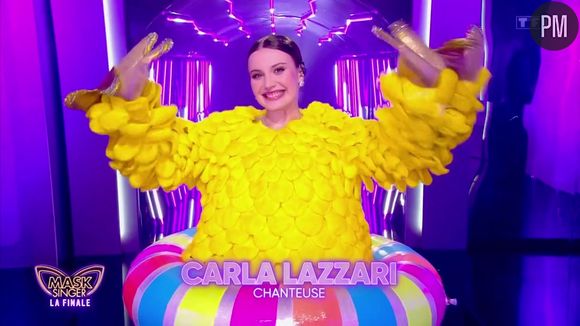 La chanteuse Carla Lazzari se cachait derrière le costume du Poussin.