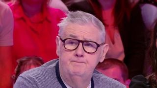 "Je suis passé de 400.000 euros par an à 8 fois moins" : Pierre Ménès se confie sur sa descente aux enfers chez Cyril Hanouna sur W9