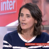 "J'ai reçu une lettre de menace à mon domicile" : Sonia Devillers révèle avoir été la cible d’insultes après son interview tendue avec Marion Maréchal sur France Inter