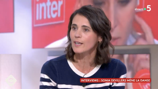 "J'ai reçu une lettre de menace à mon domicile" : Sonia Devillers révèle avoir été la cible d’insultes après son interview tendue avec Marion Maréchal sur France Inter