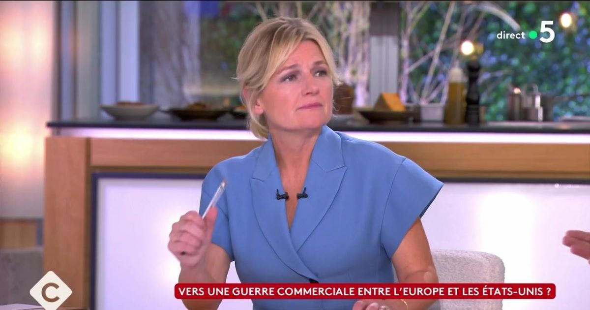 "Des journalistes se retrouvent en pleurs après l'émission" : Une enquête de "Marianne" décrit un "climat de peur" dans les coulisses de "C à vous" sur France 5