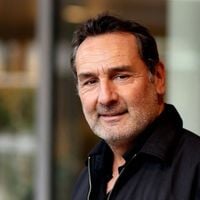 Netflix : 24 heures après sa sortie, cette série française événement intègre le Top 3 mondial et menace la suprématie de "You"