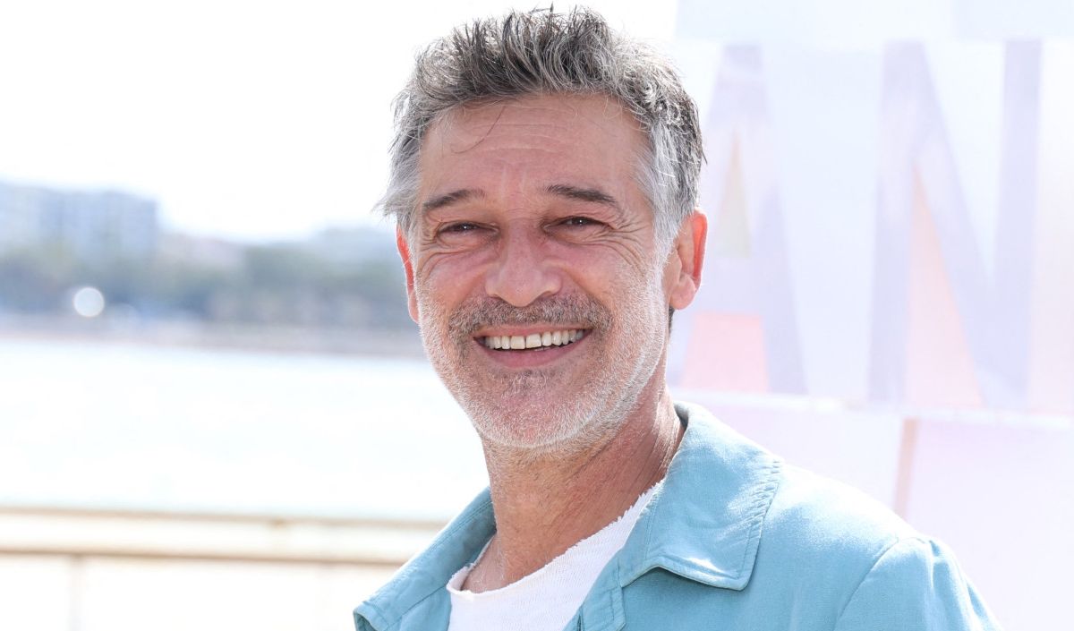 "Il n'a fait que se protéger" : Accusé de violences sur sa compagne et écarté du tournage d'"Ici tout commence", Stéphane Blancafort invoque la "légitime défense"