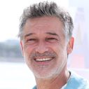"Il n'a fait que se protéger" : Accusé de violences sur sa compagne et écarté du tournage d'"Ici tout commence", Stéphane Blancafort invoque la "légitime défense"