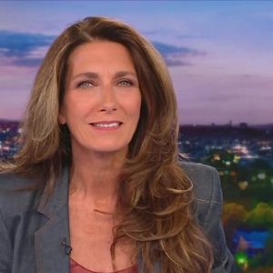 Anne-Claire Coudray aux commandes du "20 Heures" de TF1.