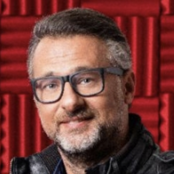 David Abiker est à la tête de la matinale de Radio Classique.