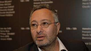 Après l'annonce de l'arrêt de sa chronique sur France Inter, Claude Askolovitch rebondit sur NOVO19, la future chaîne de la TNT lancée par Ouest-France