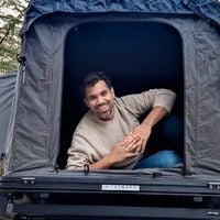 "Un coup de cœur qu'on a tous eu" : Pourquoi Frédéric Lopez a choisi Samuel Ostiguy pour remplacer Raphaël de Casabianca à la présentation de "Nos terres inconnues" sur France 3