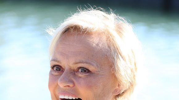 "Je n'ai jamais donné mon accord" : Victime d'usurpation d'identité, Muriel Robin va "engager des poursuites judiciaires" contre une société utilisant son image