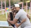 Emine, Maissane et Anthony Alcaraz sur le tournage de "Excape Island" sur TFX.
